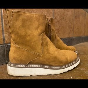 Universal Thread Boots